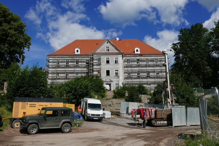 Pałac w Sobieszowie zmienia oblicze