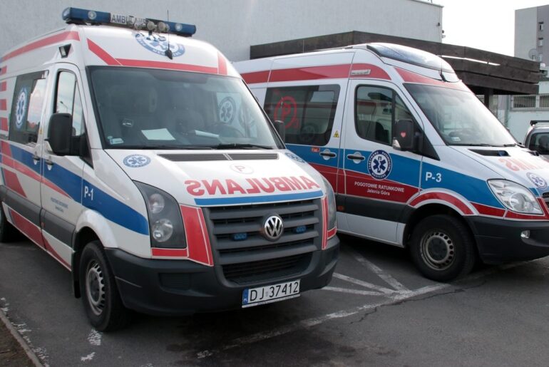 Koronawirus w jeleniogórskim pogotowiu. Dyrektor na kwarantannie. Trudna sytuacja chirurgii w Bolesławcu.