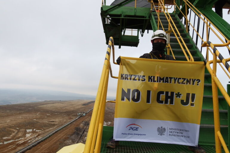 „Kryzys klimatyczny? No i ch*j!” – Greenpeace  w Turowie