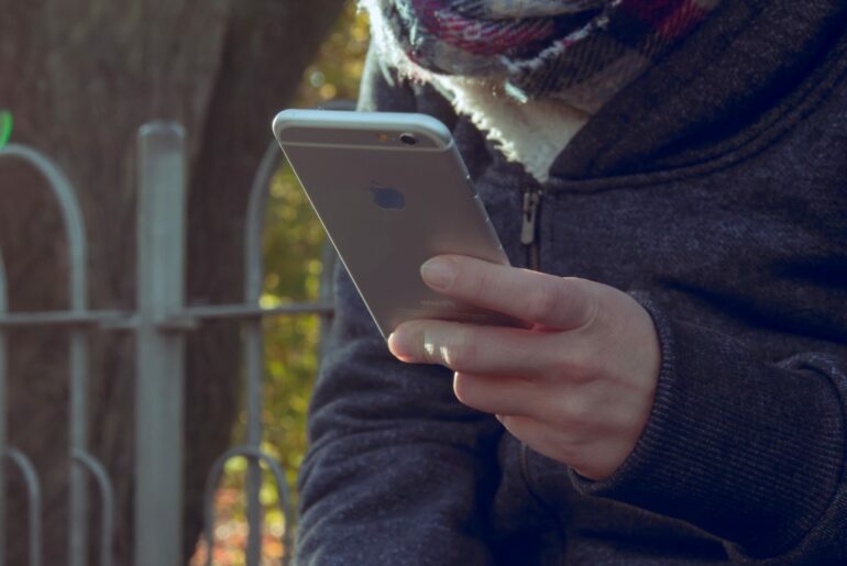 Telefon „wysyła” na kwarantannę. Bezpodstawnie.