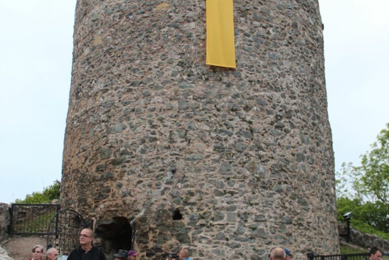 Zastawili zamek Lenno we Wleniu, by skanalizować wieś