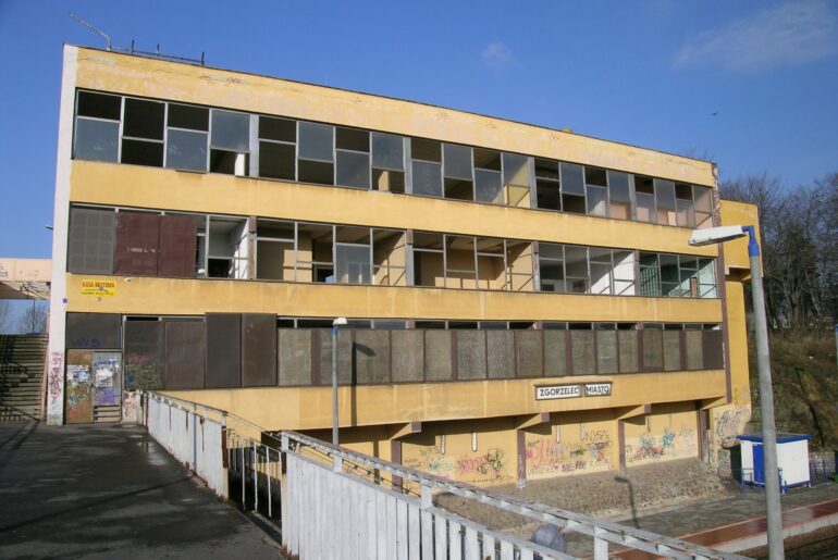 Miało być centrum handlowe. Jest głośne fiasko