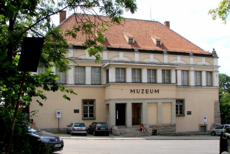 Konkursy na szefów Muzeum Karkonoskiego oraz Zdrojowego Teatru Animacji