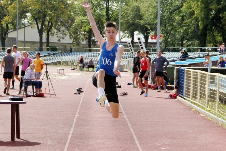 W Jeleniej Górze podsumowano sportową rywalizację szkół