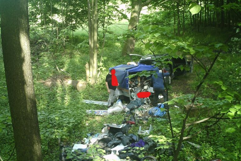 W  karkonoskich  lasach ludzie śmiecą na potęgę