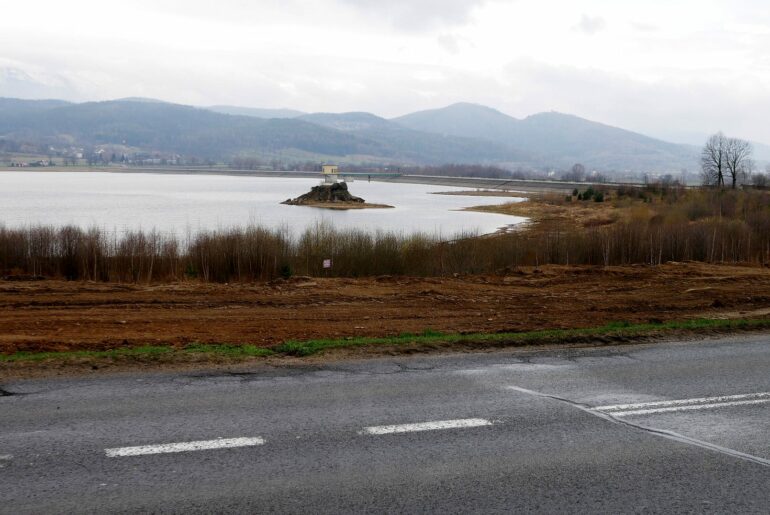 Sosnówka i ceny wody: informacyjny kociokwik