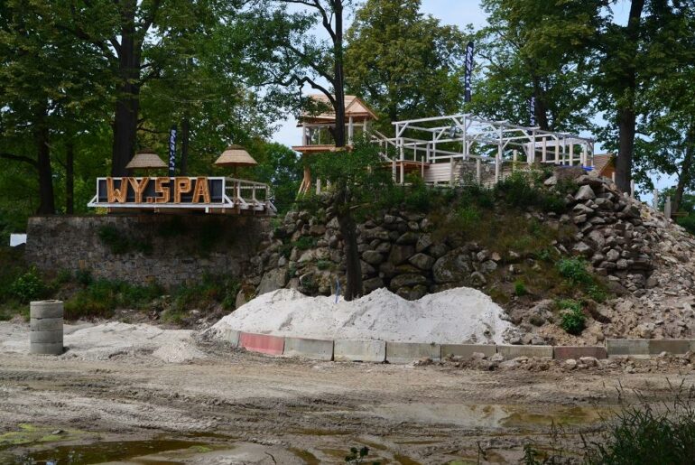 Pogoda zaszkodziła kowarskiej „Wyspie”