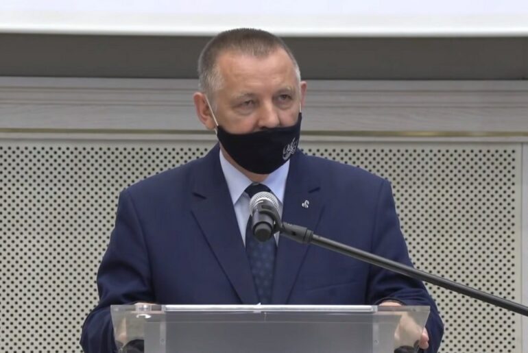 „Chciano zrobić ze mnie sutenera, właściciela burdelu”. Banaś obnaża Kaczyńskiego i Kamińskiego