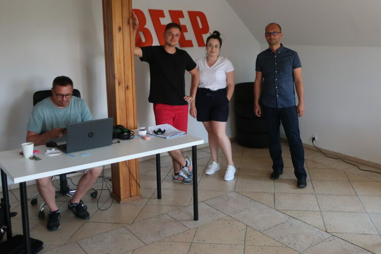 Zamieszkał w Kotlinie Jeleniogórskiej i tutaj z powodzeniem rozwija innowacyjną firmę