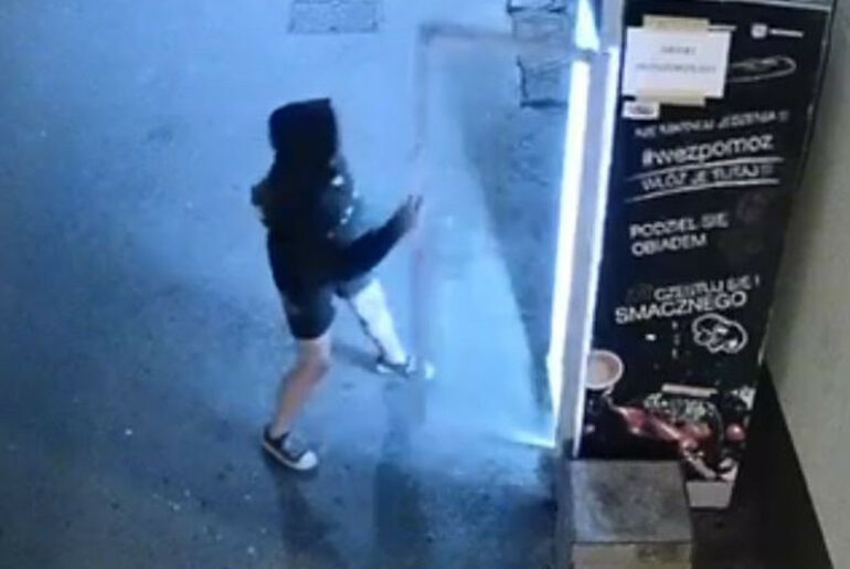 Przeszkadzała jej społeczna lodówka. Uszkodziła ją trzy razy