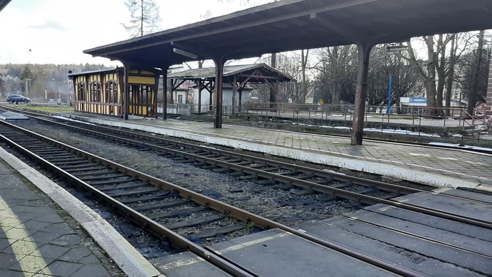 Nareszcie! PKP przekazuje samorządowi województwa linie kolejowa do Lwówka