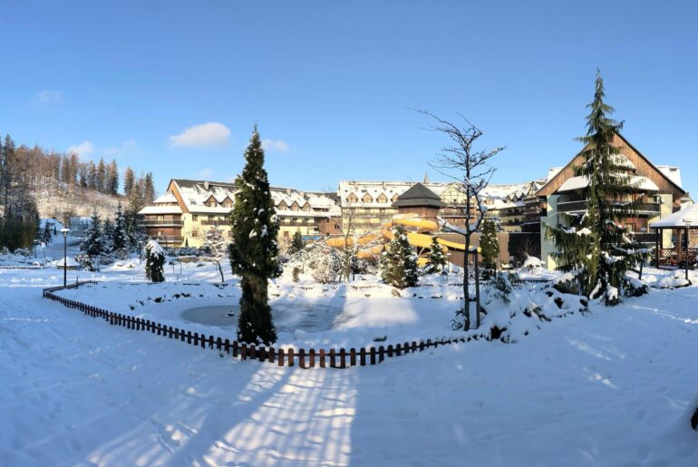 Ewakuacja hotelu Sandra Spa w Karpaczu. W obiekcie wybuchł pożar