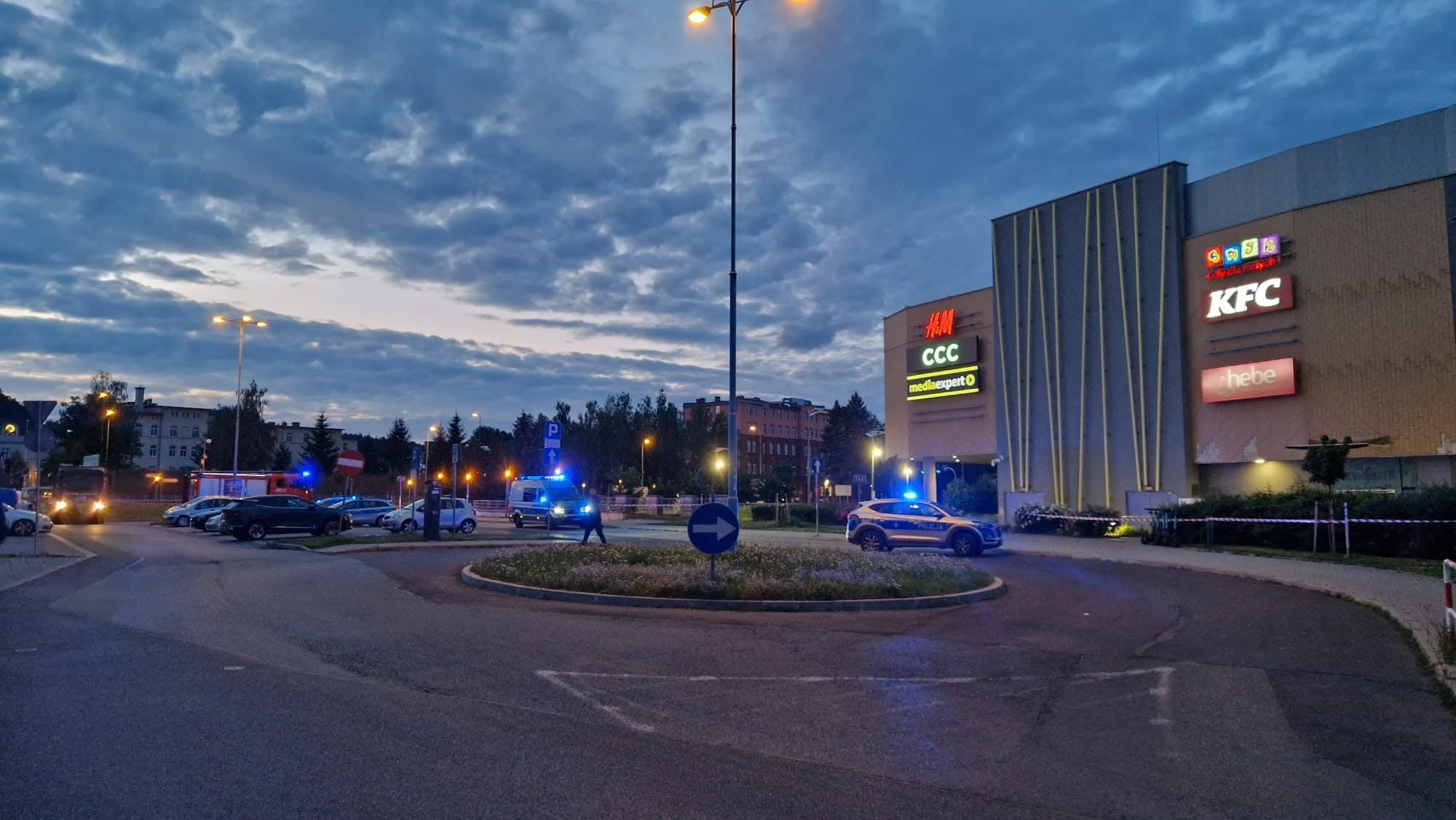 Niewybuchy w centrum Jeleniej Góry. Ewakuowana galeria handlowa, zamknięte ulice